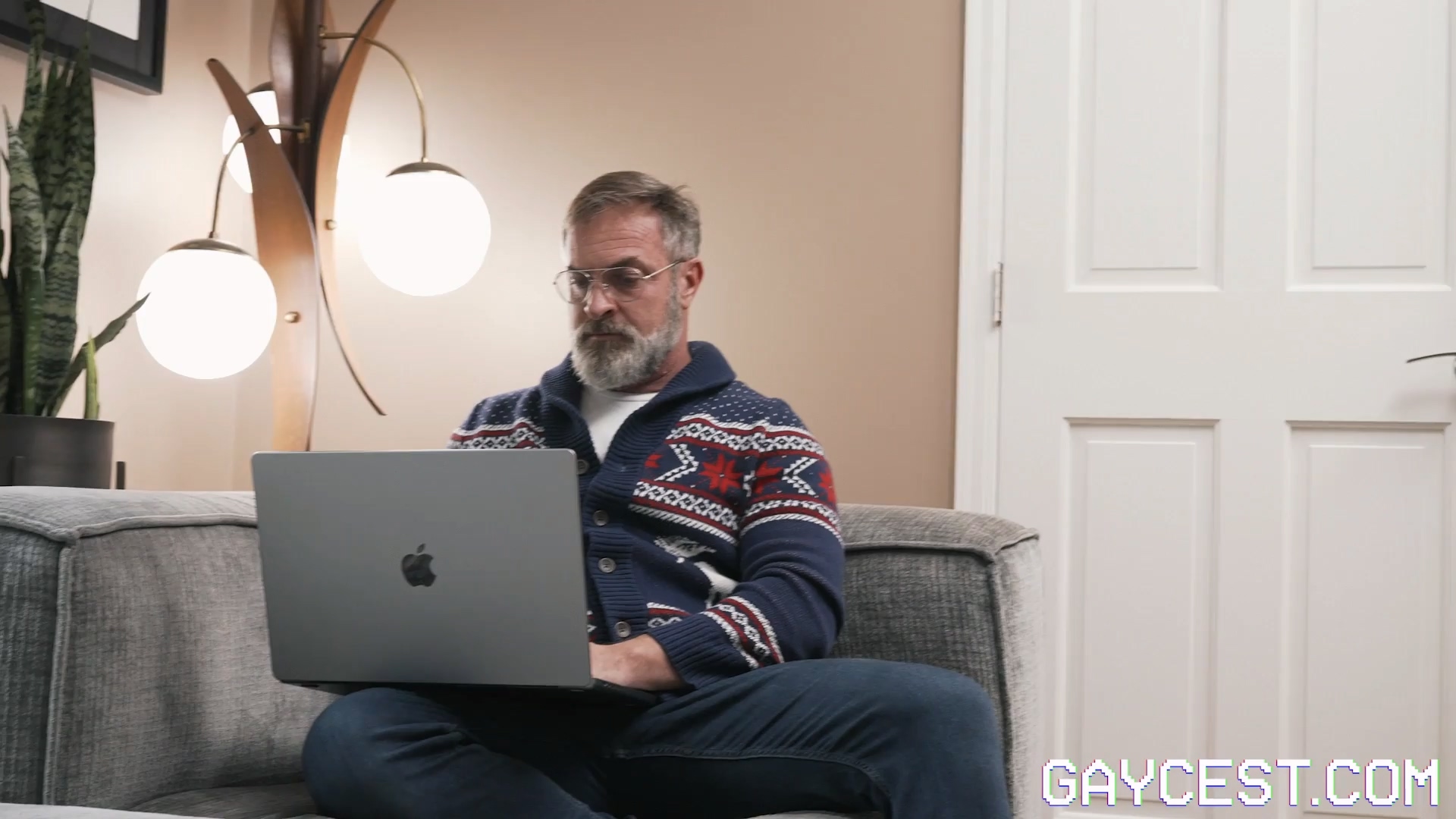 Gaycest – Home for the Holidays – Mr Weston & His Boy Chase Weston – 1080p[1.69G]